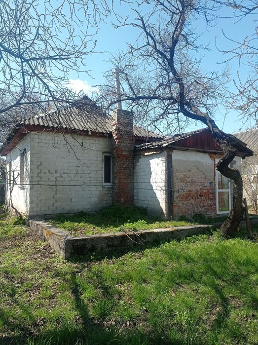Окремо розташований будинок. 5сот. землі, є-ВІДНОВЛЕННЯ .