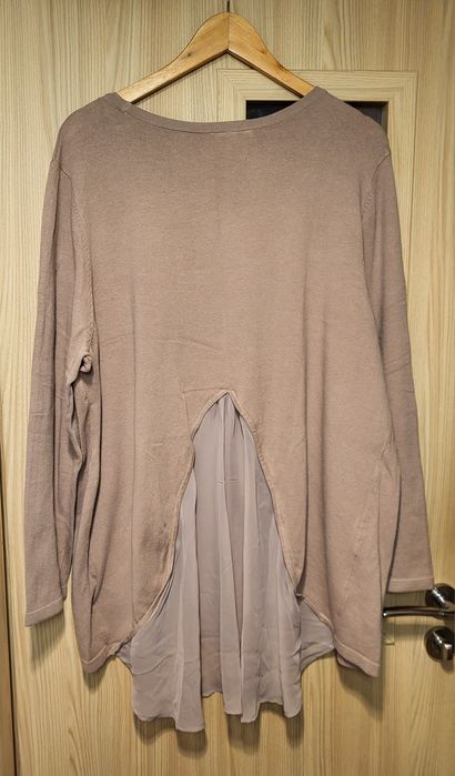 Dłuższy sweterek jasny beż-54/56rozm. Bodyflirt