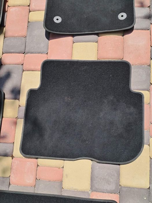 Продам коврики на Фольксваген Туран 2015 года семиместный