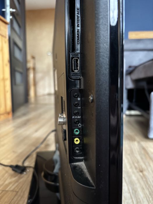 Telewizor Sharp 32” – stan jak nowy + 2 piloty w zestawie!