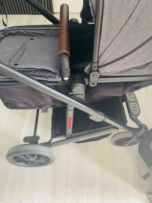 Carrinho de bebê pouco usado