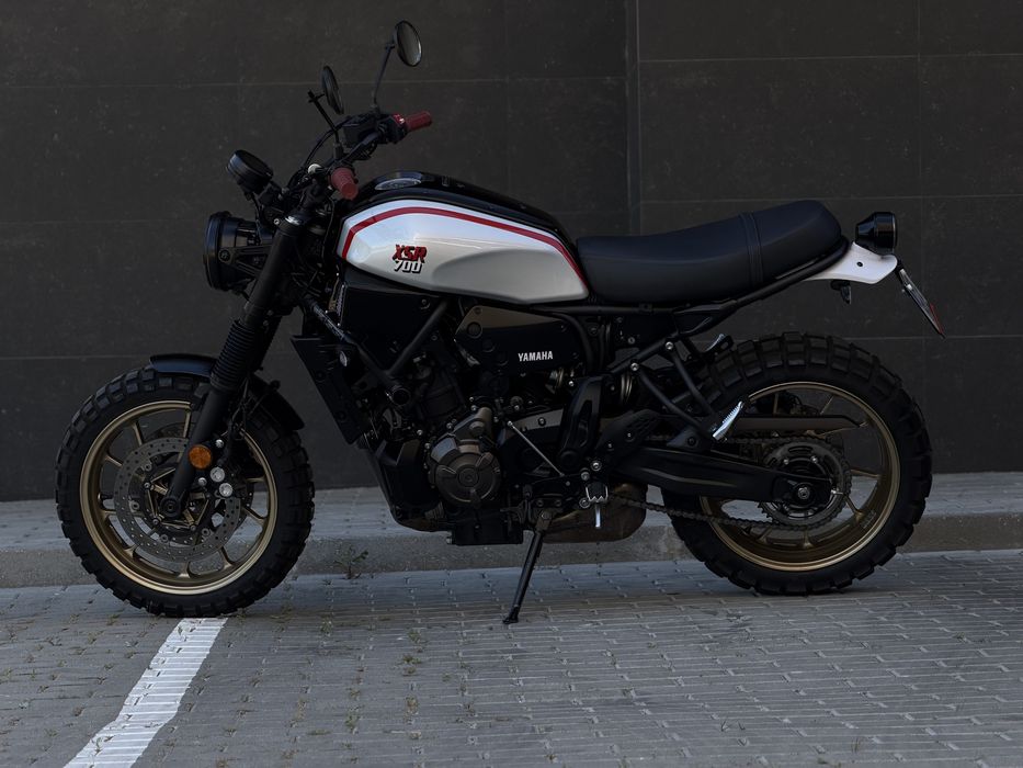 YAMAHA XSR 700 - Impecável!