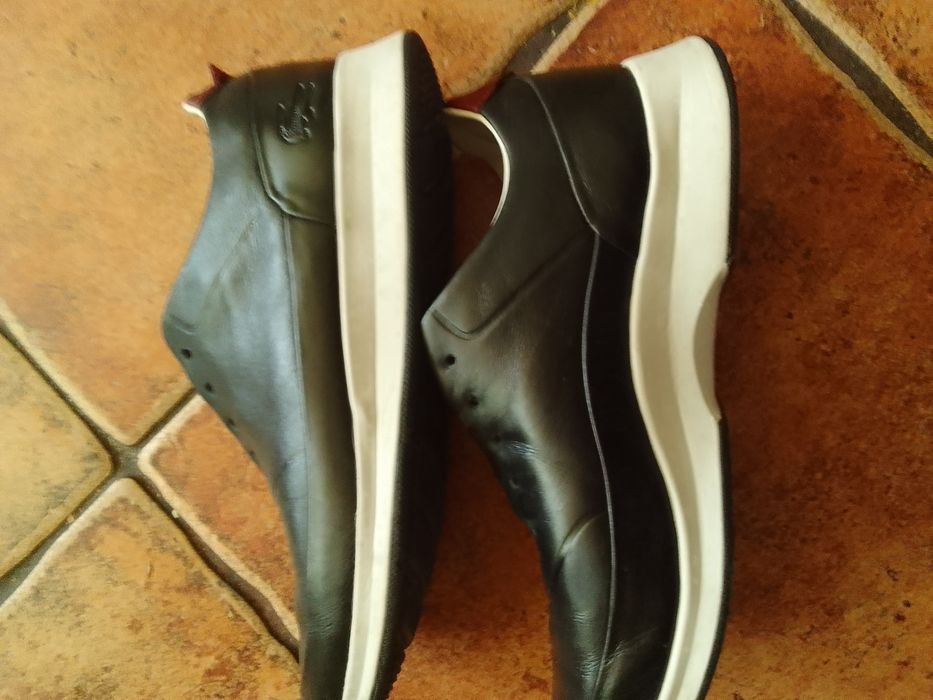 Sprzedam obuwie marki Lacoste