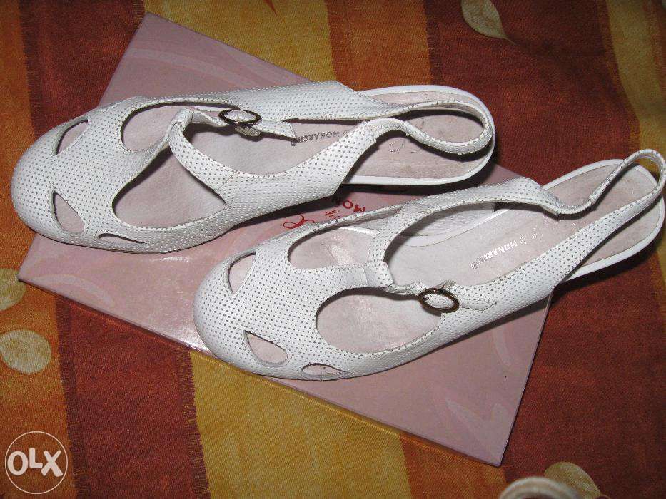 Кожаные красивы босоножки Monarch