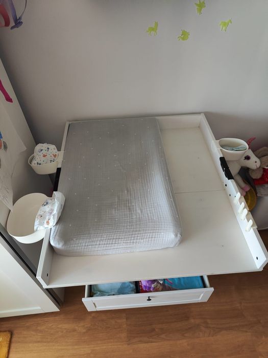 Muda Fraldas com 2 gavetas de arrumação e acessórios