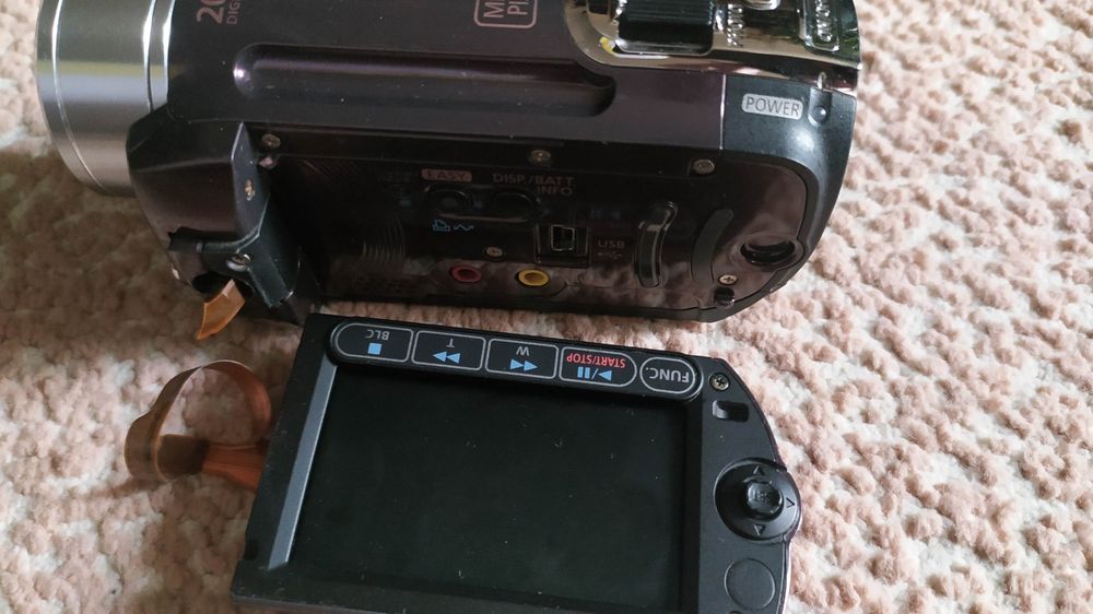 Відео камера CANON FS100E