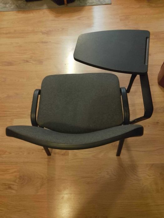 Krzesło biurowe z podkładką (panelem)