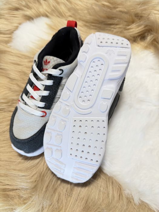 Продам кросівки, adidas, орігінал.