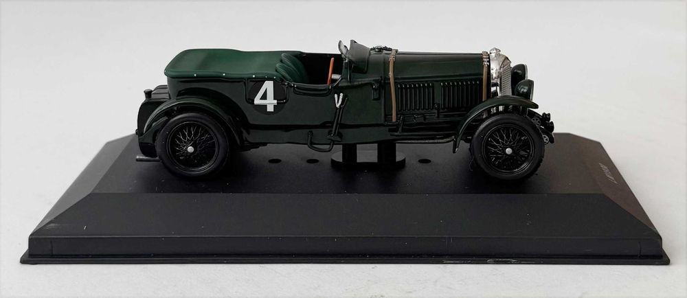 IXO_BENTLEY Speed Six #4 Winner Le Mans 1930. Escala 1/43. Em excelente estado geral.