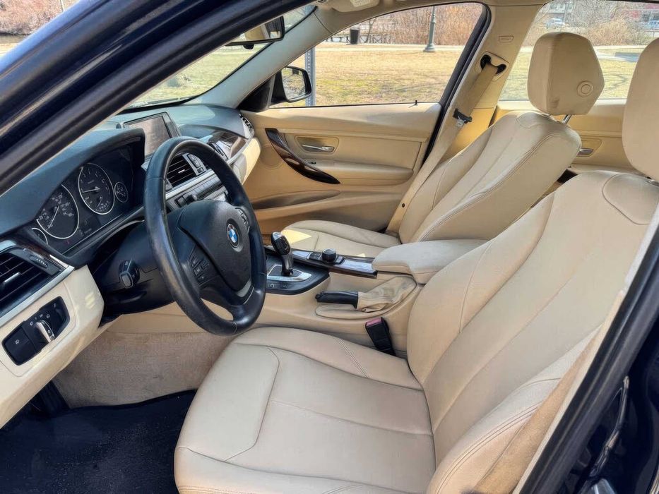BMW 3 Series 320i xDrive      2014