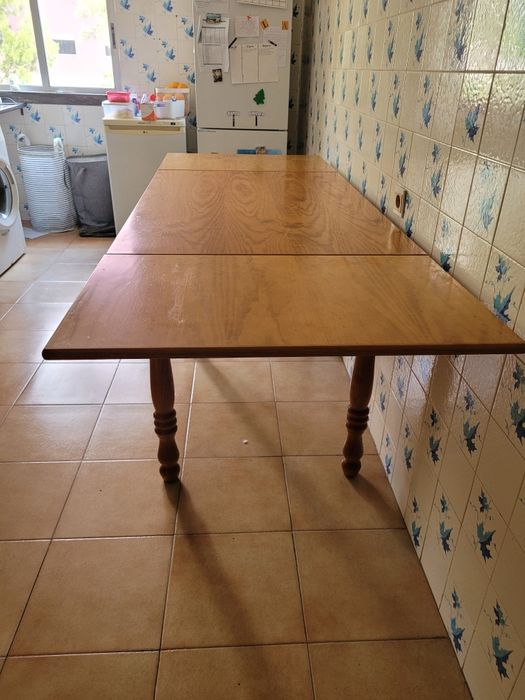 Breakfast or Dinner Table64585631205249121