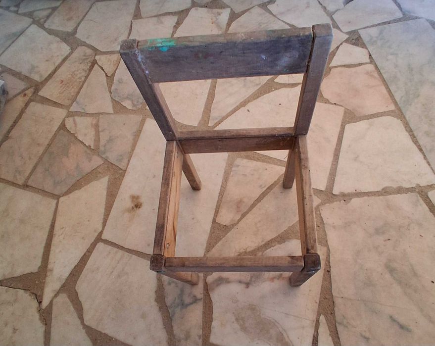 Cadeiras antigas em madeira, para restauro ou costumização