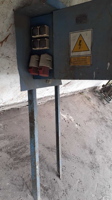 Sprzedam rozdzielnicę- elektryczną skrzynkę budowlaną.