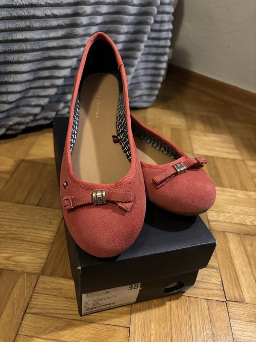Czerwone zamszowe baleriny Tommy Hilfiger