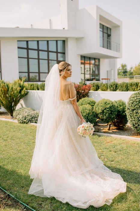 Продам весільну сукню