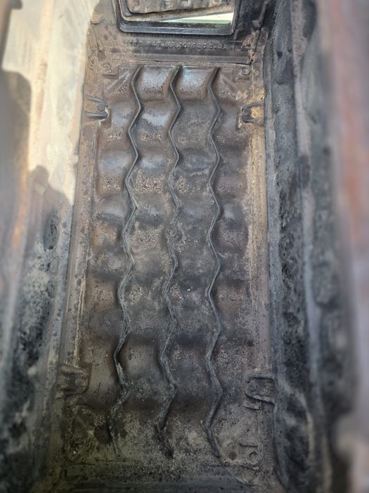 Piekny emaliowany piecyk  Jotul . Długość polan 60 cm
