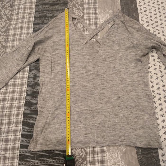 Sweter głęboki dekold
