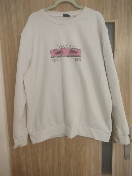 Biała bluza bez kaptura