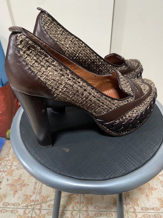 Sapatos femininos marca RAS