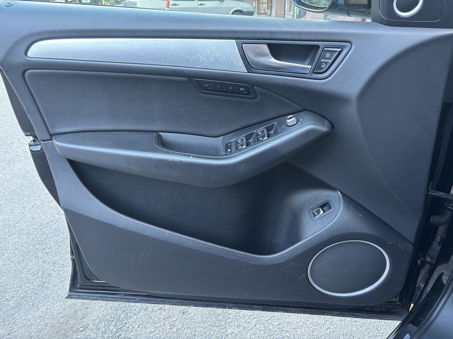 Карта дверей передня ліва Audi Q5 8R