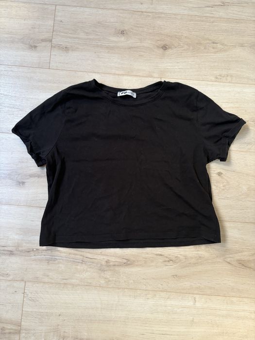 Czarny crop top
