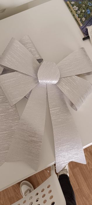 3 laços prateados, de Natal