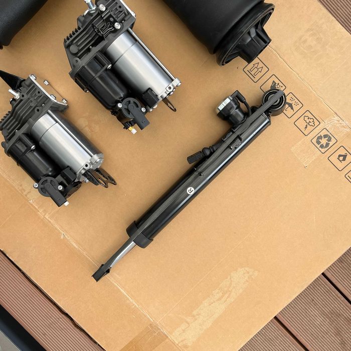 Амортизатор лівий правий пневмостійка BMW БМВ E39E53E61E70F15F16G11G12