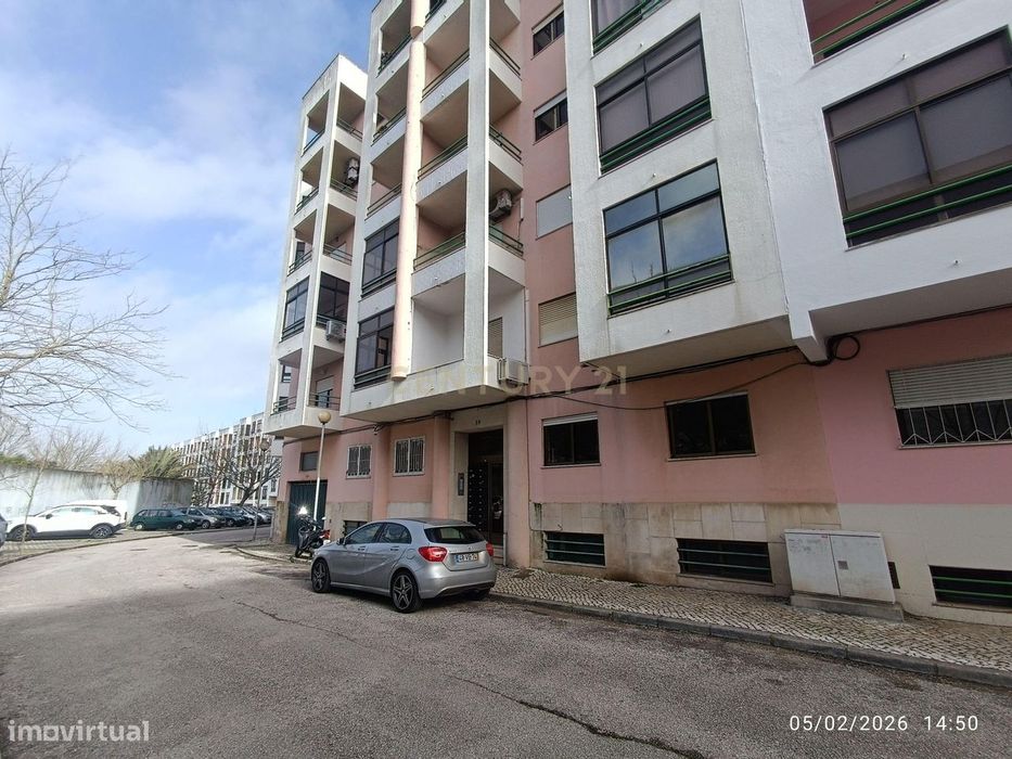 Apartamento T2 no Feijó com Terraço — Laranjeiro E Feijó, Setúbal