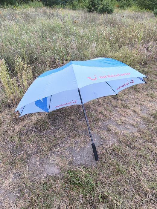 Duży parasol ogrodowy