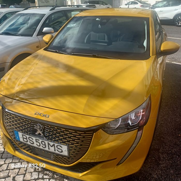 Tenho Automóvel Peugeot e-208:=250€/semana   para  TVDE