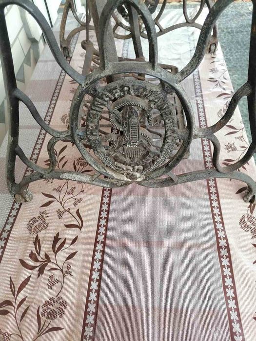 Столик SINGER...