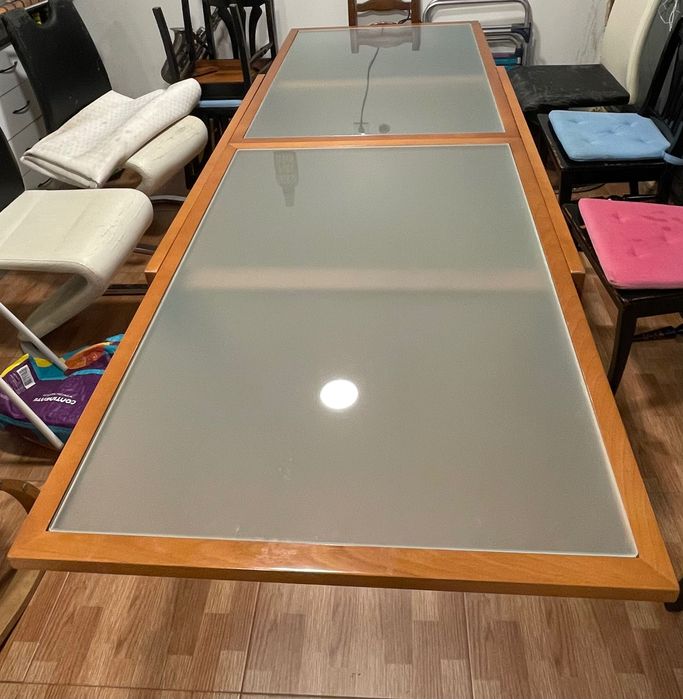 Mesa de madeira extensível com vidro temperado