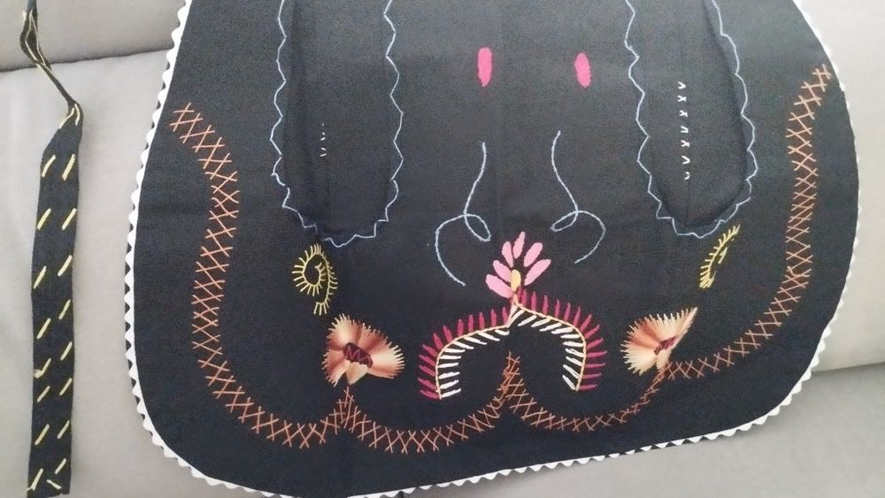 Avental bordado à mão Novo