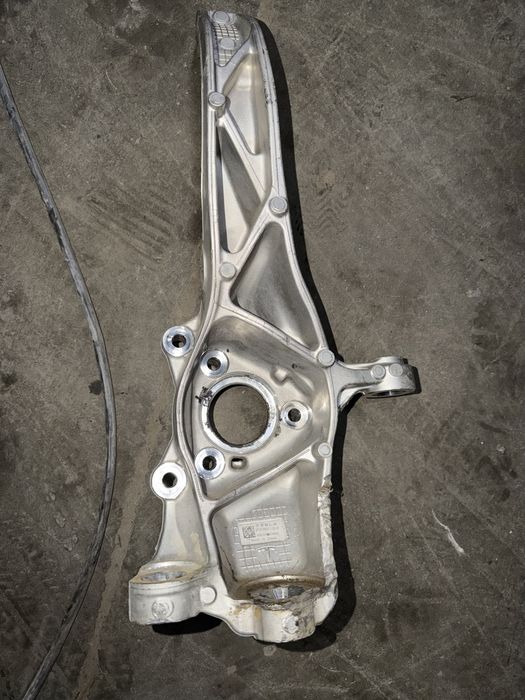 Цапфа ліва Tesla Y Juniper