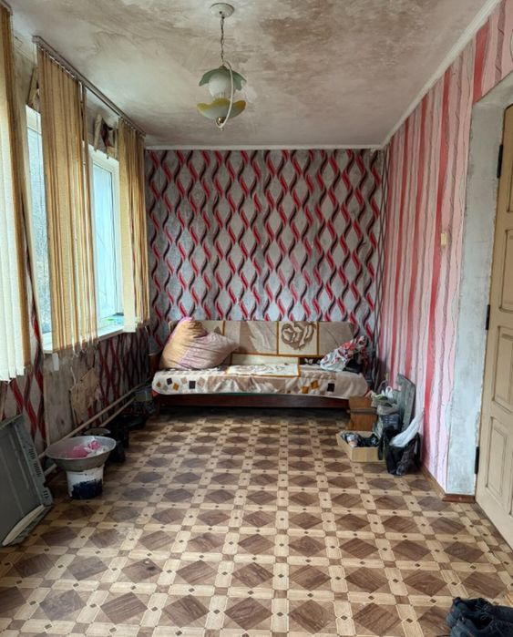 Будинок Південно-Захід є всі комунікації, поряд ставок.ТОРГ 37903