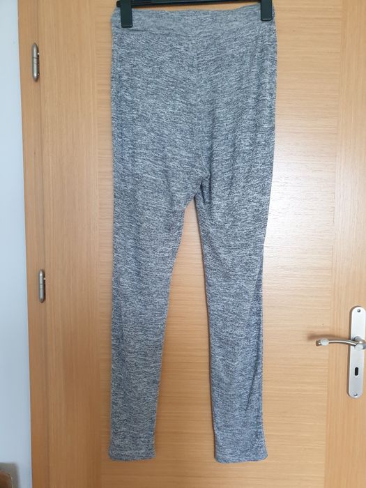 Sprzedam szare dresowe spodnie damskie na gumce marki CROPP