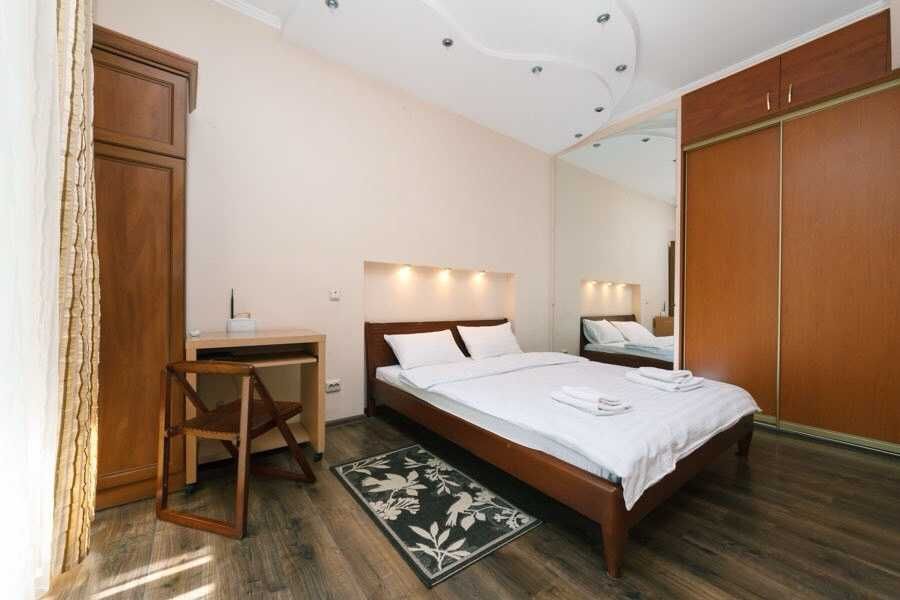 Продам 3кімн кв. Центр 68м2 Євгена Чикаленка 2-4/7