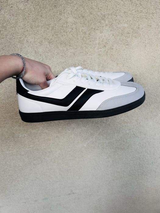 Чоловічі новеньки кросівки