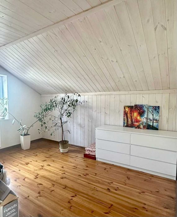 Продаж будинку в Іванковичах — 165 м², 8 соток, гараж