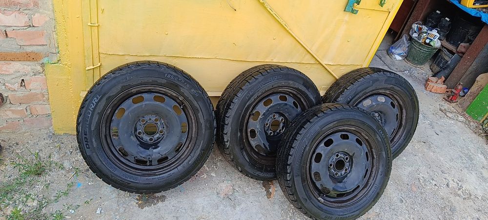 Продам комплект шин приміорі
