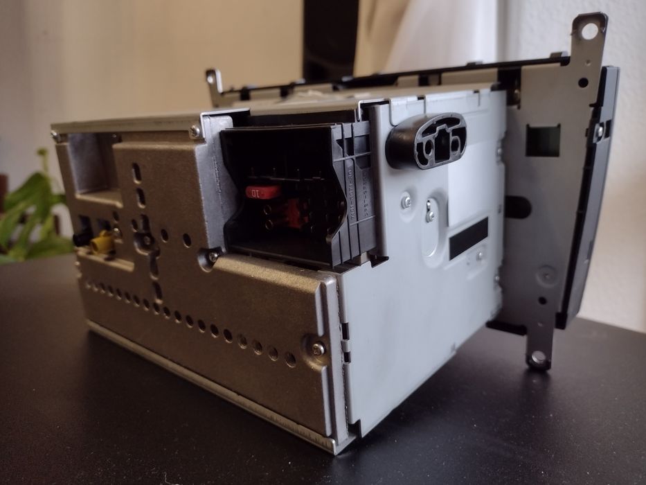 Auto-rádio com leitor de cd's Mercedes MF2530