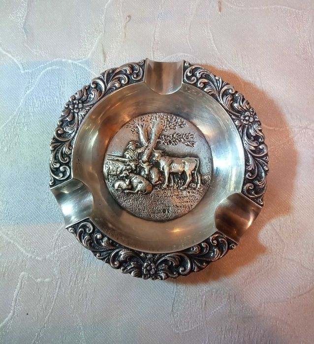 Пепельницы голландские /  барельеф Рембрандт "Ночной дозор" / серебрение