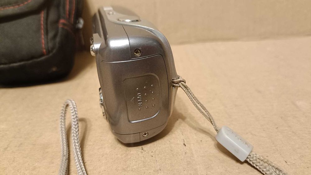 Aparat cyfrowy z pokrowcem : SAMSUNG Digimax A402