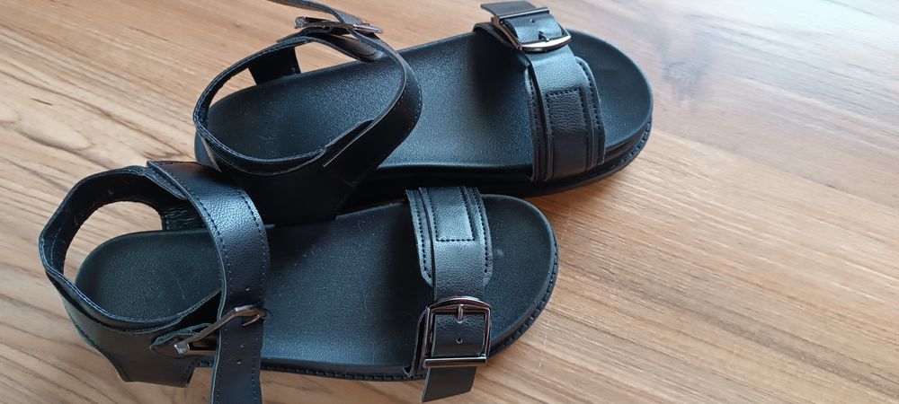 Sandálias de verão com fivelas
