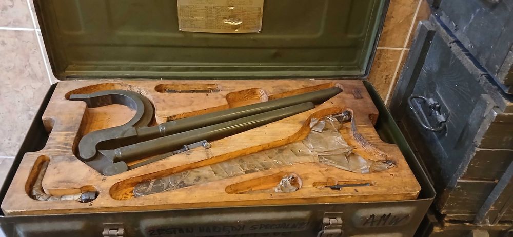 Wojskowy zestaw specjalistycznych narzędzi ZIP bateryjny