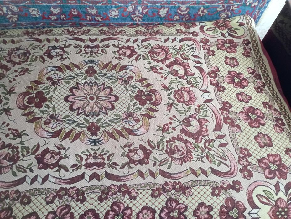 Кровать ,200на 140см.Высота 50 см.