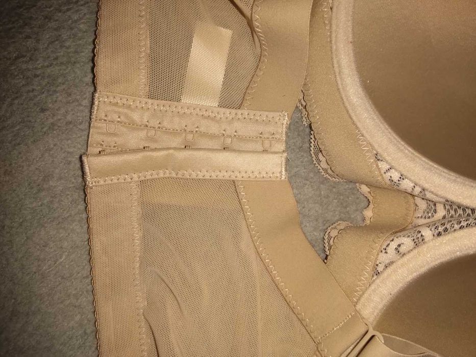 piękny beżowy biustonosz