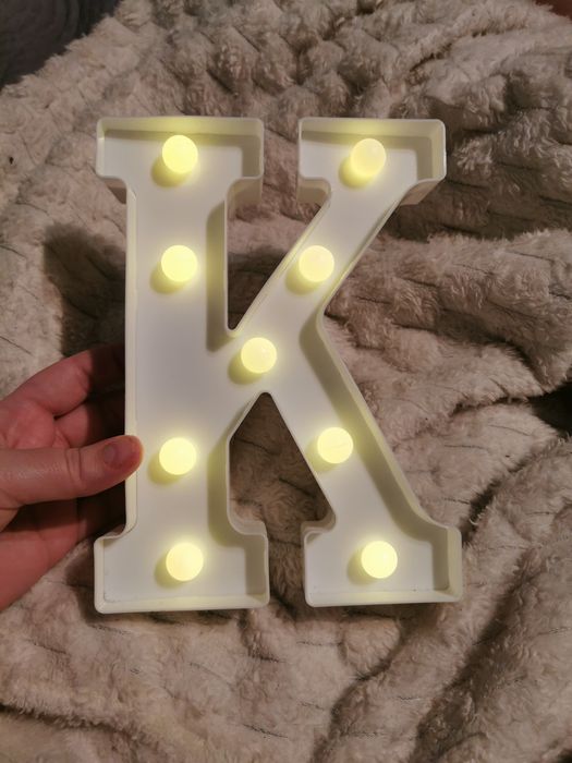 Duża literka K podświetlana