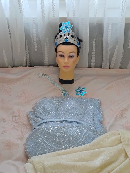 Cudny strój przebranie Pani Zima Królowa Śniegu futerko perełki roz 38