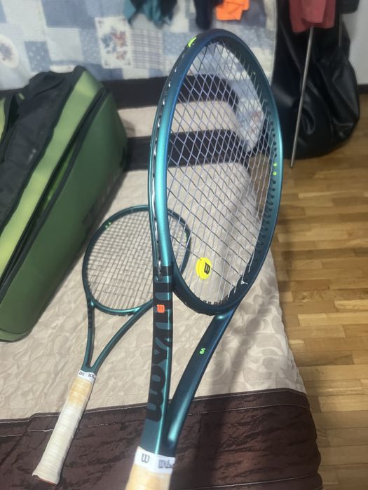 Vendo 2 Wilson Blade 98 V9 305 gr, 18/20 , L3.. e saco (oferta).. E stao em excelente estado, como novas.